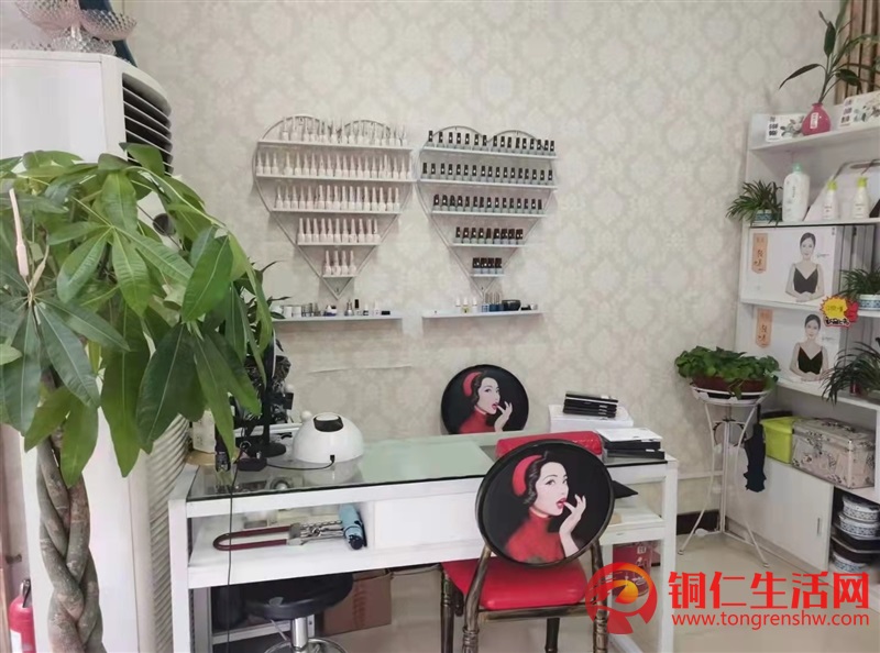 美容院轉(zhuǎn)讓,客源穩(wěn)定,接手即可經(jīng)營(yíng)!!