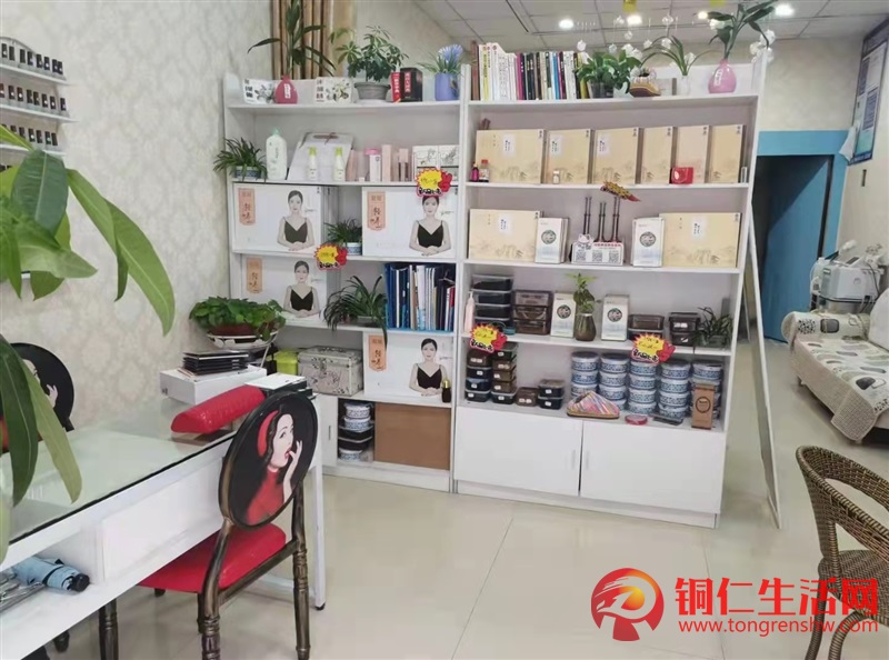 美容院轉(zhuǎn)讓,客源穩(wěn)定,接手即可經(jīng)營(yíng)!!