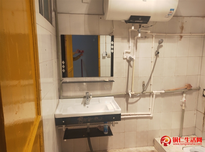 金灘建材市場1室 0廳 2衛500元/月