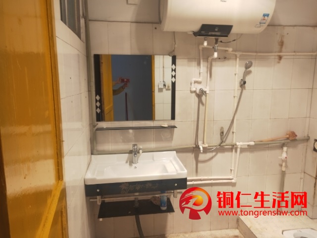 金灘建材市場1室 0廳 2衛500元/月