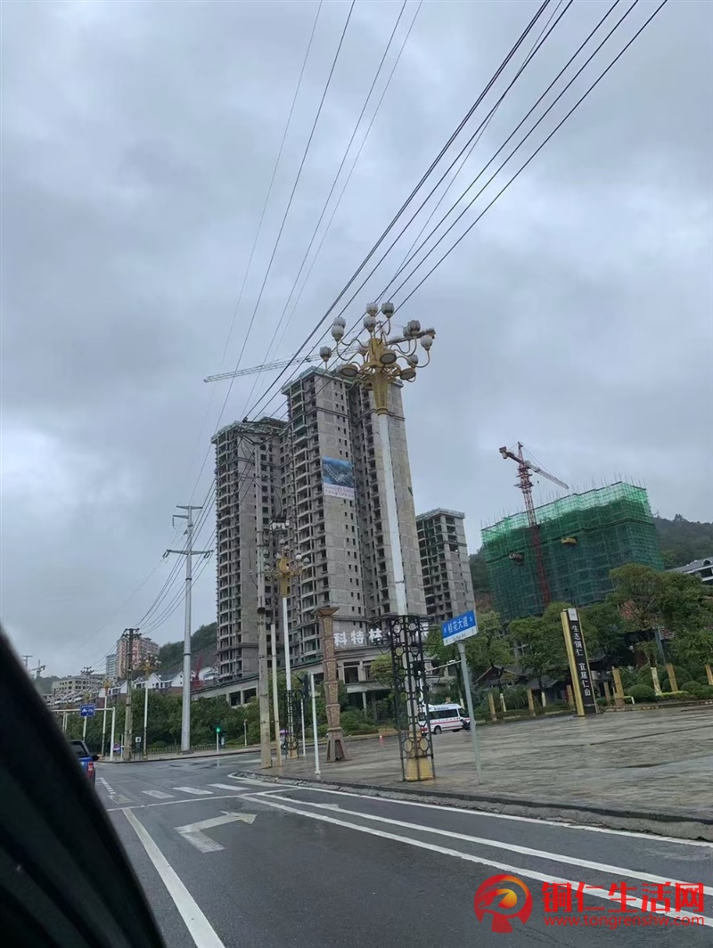 好消息,仁山門口住房特價優(yōu)惠出售!!